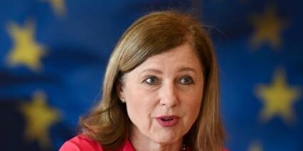 Η Αντιπρόεδρος Βιέρα Γιούροβα επισκέπτεται την Ελλάδα στο πλαίσιο της περιοδείας της για τη δημοκρατία