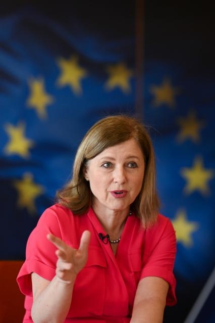 Η Αντιπρόεδρος Βιέρα Γιούροβα επισκέπτεται την Ελλάδα στο πλαίσιο της περιοδείας της για τη δημοκρατία