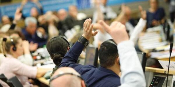 Η Επιτροπή αναζητά απόψεις σχετικά με την παρακολούθηση και τον έλεγχο των πρόδρομων ουσιών των ναρκωτικών