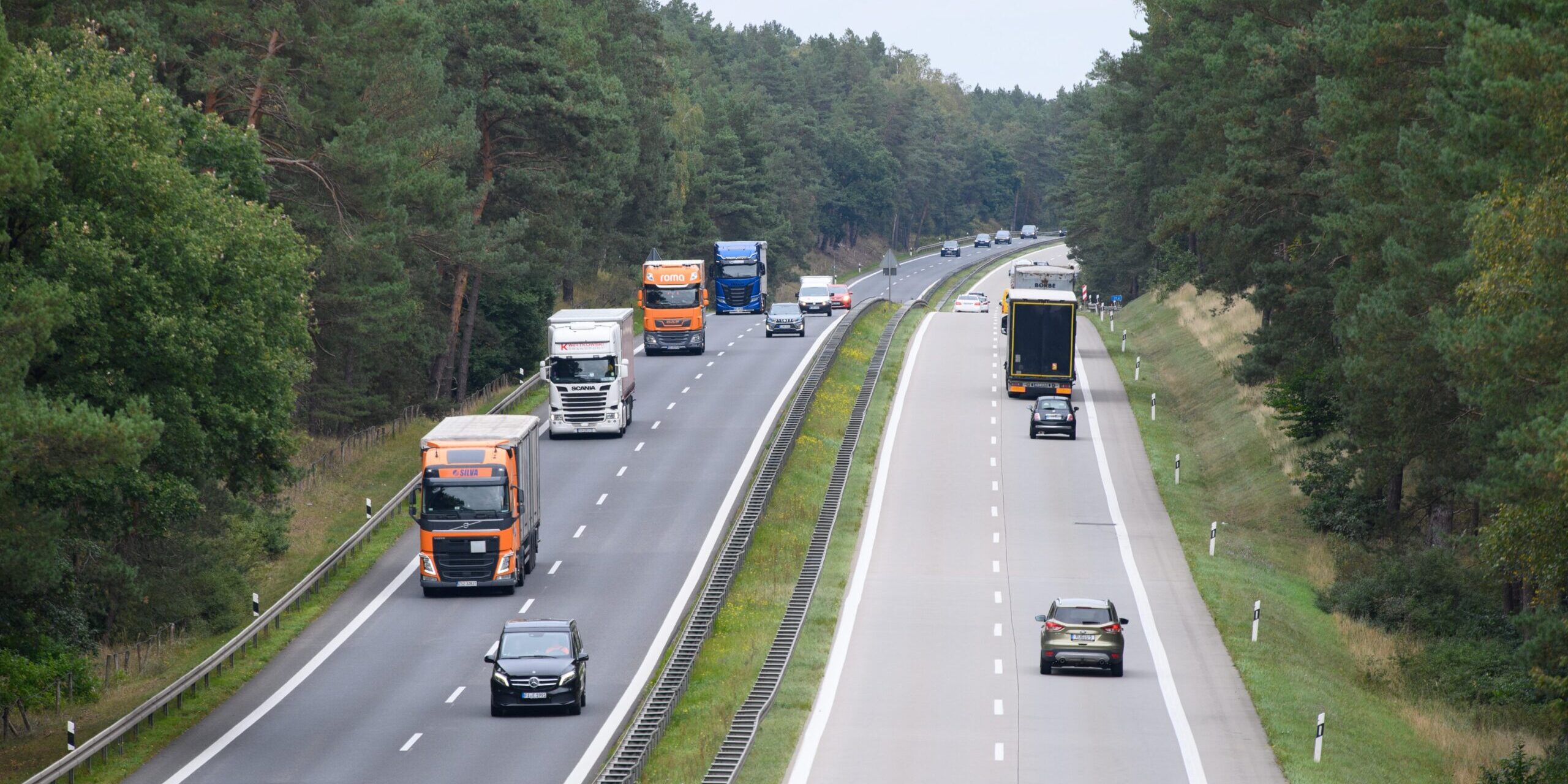 Νέα νομοθεσία για την αύξηση των φορτηγών και των αστικών λεωφορείων μηδενικών εκπομπών στους δρόμους της Ευρώπης