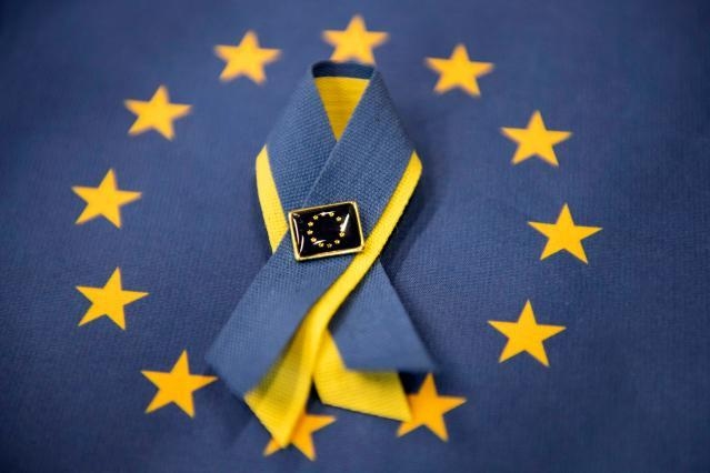 Η Επιτροπή χαιρετίζει την απόφαση του Συμβουλίου σχετικά με τη χρήση προς όφελος της Ουκρανίας των εσόδων από δεσμευμένα ρωσικά περιουσιακά στοιχεία