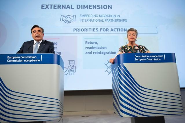 Η Επιτροπή παρουσιάζει το κοινό σχέδιο εφαρμογής του Συμφώνου για τη Μετανάστευση και το Άσυλο