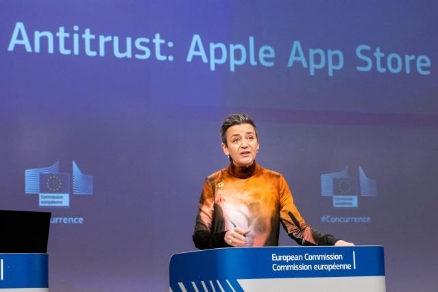 Η Επιτροπή αποδέχεται τη δέσμευση της Apple για ανοιχτή πρόσβαση στην τεχνολογία ανέπαφων συναλλαγών των iPhone