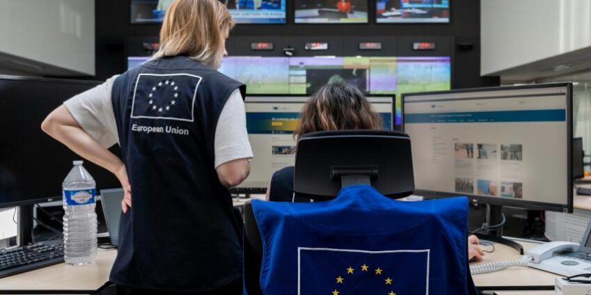 Παιδιά μεταφέρονται από την Αίγυπτο στην Ισπανία στο πλαίσιο της πρώτης επιχείρησης της ΕΕ για την ιατρική διακομιδή Παλαιστινίων
