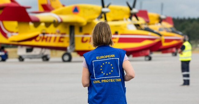 Η ΕΕ κινητοποιεί βοήθεια για την κατάσβεση των πυρκαγιών στην Ελλάδα
