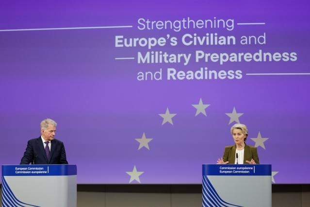 Ο πρώην Πρόεδρος της Φινλανδίας Σάουλι Νιινίστο υποβάλλει την έκθεσή του σχετικά με την ενίσχυση της μη στρατιωτικής και της στρατιωτικής προετοιμασίας και ετοιμότητας