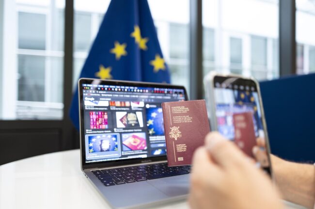 Η Επιτροπή εγκρίνει τεχνικά πρότυπα για τα διασυνοριακά ευρωπαϊκά πορτοφόλια ψηφιακής ταυτότητας