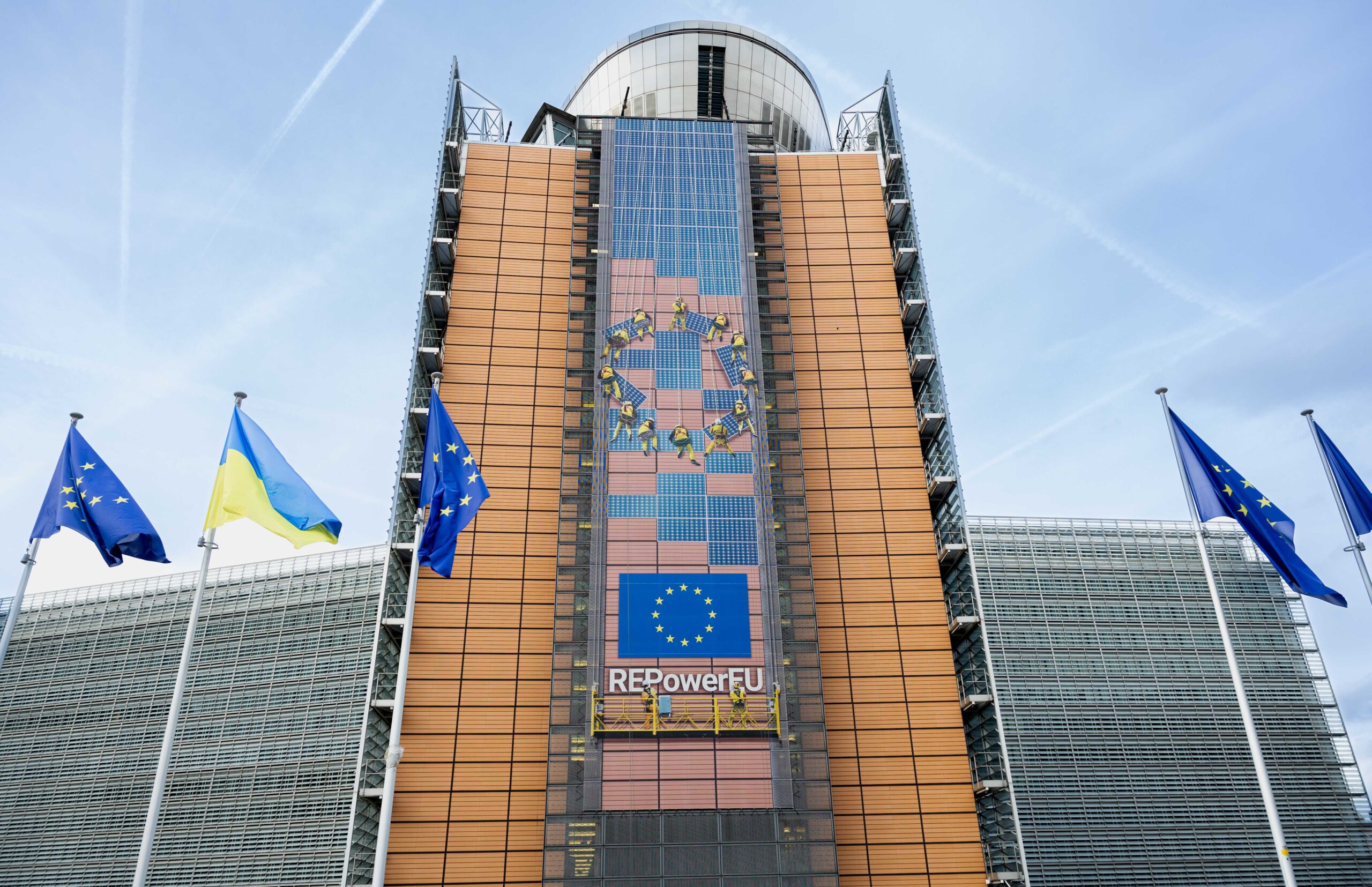 Η Ευρωπαϊκή Επιτροπή επιβεβαιώνει τη διαρκή της στήριξη προς την Ουκρανία και τον λαό της μετά από 1000 ημέρες πολέμου