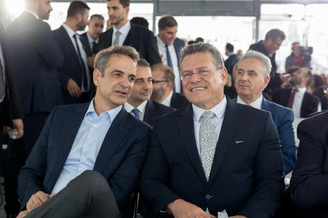 Ο Εκτελ. Αντιπρόεδρος Σέφτσοβιτς υπογράφει συμφωνία μεταξύ της Ελλάδας, της Ευρωπ. Τράπεζας Επενδύσεων & Ευρωπ. Επιτροπής για το Ταμείο Απανθρακοποίησης των Νησιών
