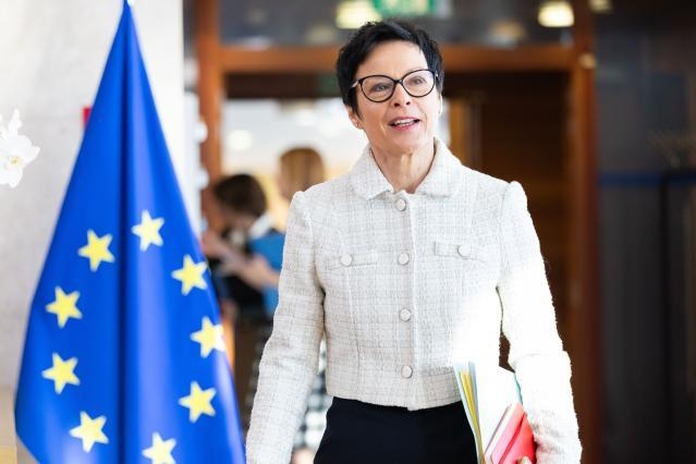 Η Επίτροπος Κος επισκέπτεται την Αλβανία για έναν απολογισμό της πορείας των διαπραγματεύσεων προσχώρησης της χώρας στην Ευρωπαϊκή Ένωση