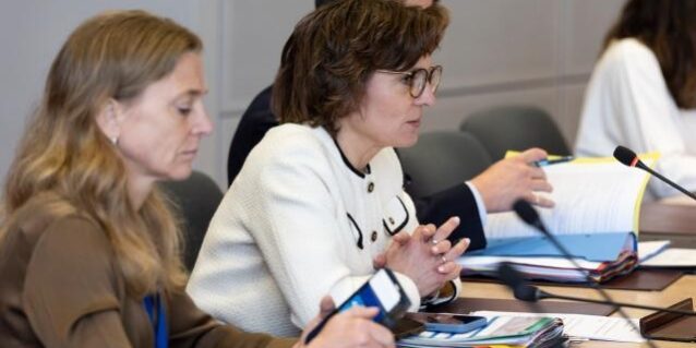 Η Επίτροπος Ρούσβαλ φιλοξενεί συζήτηση στρογγυλής τραπέζης υψηλού επιπέδου σχετικά με τα πιστωτικά μόρια φυσικού περιβάλλοντος