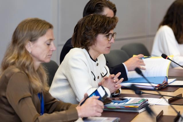 Η Επίτροπος Ρούσβαλ φιλοξενεί συζήτηση στρογγυλής τραπέζης υψηλού επιπέδου σχετικά με τα πιστωτικά μόρια φυσικού περιβάλλοντος