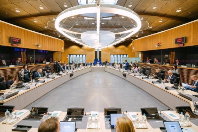 Η Επιτροπή προτείνει την αναστολή των εμπορικών παραχωρήσεων με το Ισραήλ και την επιβολή κυρώσεων σε εξτρεμιστές υπουργούς της ισραηλινής κυβέρνησης και βίαιους εποίκους