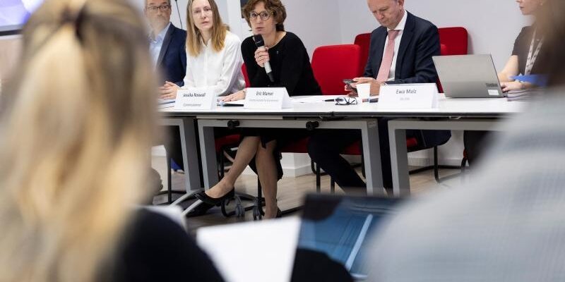 Η Επίτροπος Ρούσβαλ φιλοξένησε συζήτηση στρογγυλής τραπέζης υψηλού επιπέδου σχετικά με την απλούστευση της περιβαλλοντικής νομοθεσίας