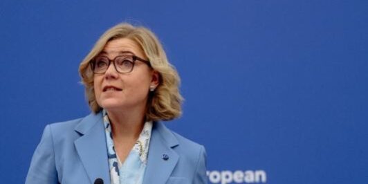 Η Ευρωπαϊκή Ένωση στηρίζει την ψηφιακή συνδεσιμότητα με απλούστερους και εναρμονισμένους κανόνες στην Πράξη για τα Ψηφιακά Δίκτυα